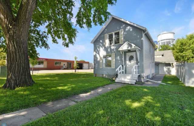3 Bed House, North Fargo, Near NDSU  Downtown - 602 10th Street North, Fargo, ND 58102