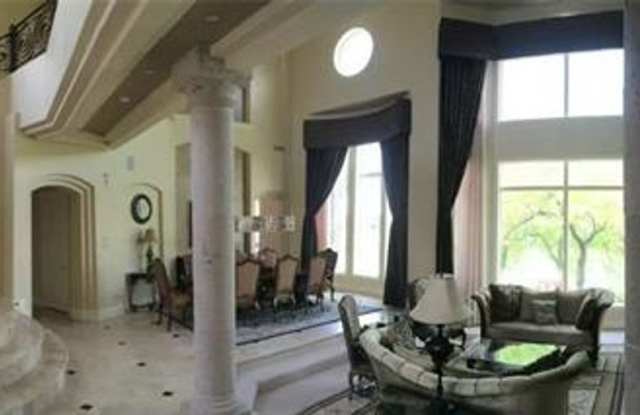 8741 Newport Isle Ct, Las Vegas, NV 89117 Gallery 3