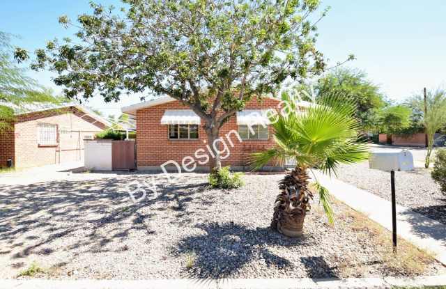 Red Brick 1 Bed 1 Bath Duplex in Midtown Tucson Gallery 3