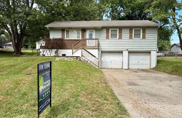 Cozy 3 Bedroom Home in Blue Springs photos photos