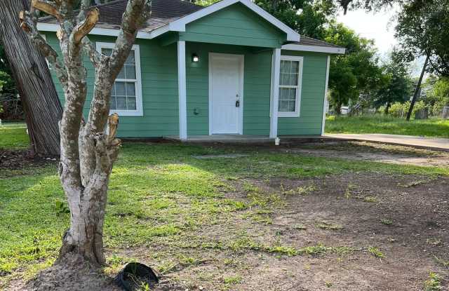Cute 2 Bed / 1 bath home in Beaumont! Move in ready! photos photos