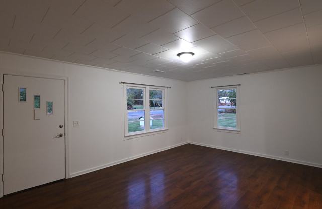 3 ROOM 1 BATH - High-End Executive Retreat with Panoramic Mountain Views Gallery 3
