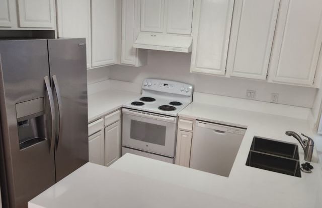 Hillcrest 2 bedroom 2 bath, just totally remodeled, 3 parking (incl garage) Gallery 3