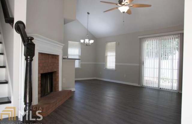 608 W Manor Gallery 4
