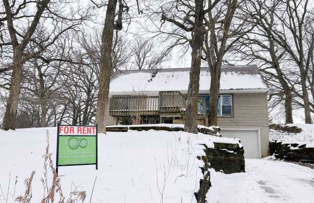 RENT SPECIAL 3-Bedroom Home with Walk-In Closet, Deck  Prime Location Near Shopping photos photos