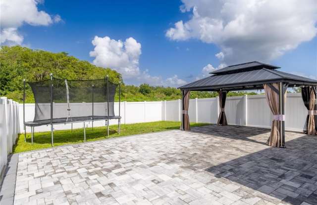 2942 FIELDWOOD Circle Gallery 3