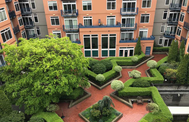 Lovely and Spacious Condo at Belltown Court! Secure Access Parking ! - 2415 2nd Avenue, Seattle, WA 98121