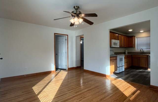 Newly Remolded 2-Bed 1- Bath home Gallery 4