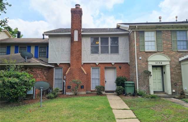 Townhouse off Vaughn Rd Gallery 1