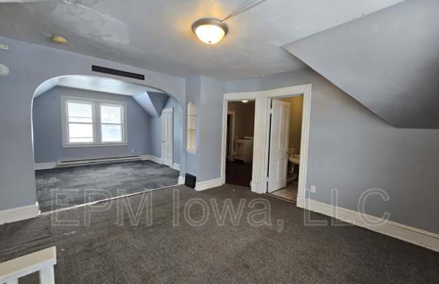 102 1/2 South Street - 102 1/2 South Street, Waterloo, IA 50701 102 1/2 South Street - 102 1/2 South Street, Waterloo, IA 50701