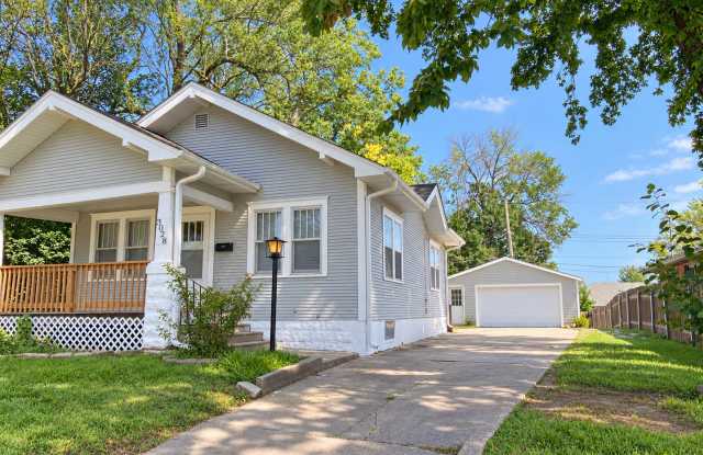 South Street  Single House | Huge Garage| Large Driveway | Fully Fenced Yard & Basement Storage Gallery 1