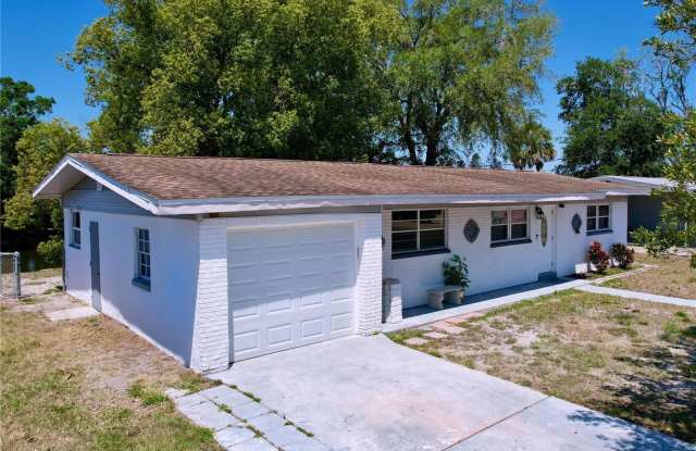 5806 LIVERPOOL DRIVE - 5806 Liverpool Drive, Town 'n' Country, FL 33615