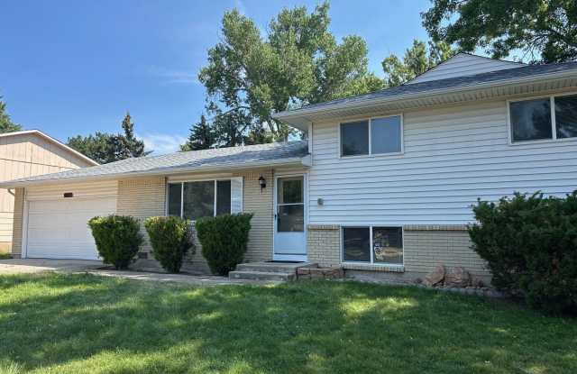 Corner Lot 4 Bedroom With AC! photos photos