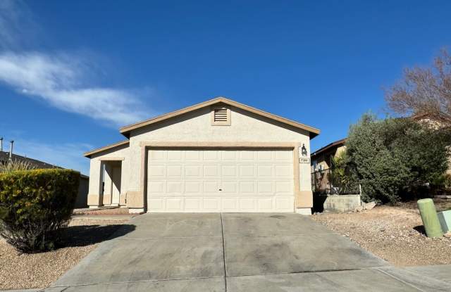 Southwest - 3 bedroom, 2 bath house with a den! (Cardinal and Valencia) photos photos