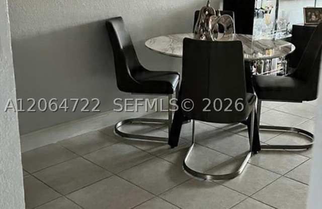 180 Royal Palm Rd Gallery 4