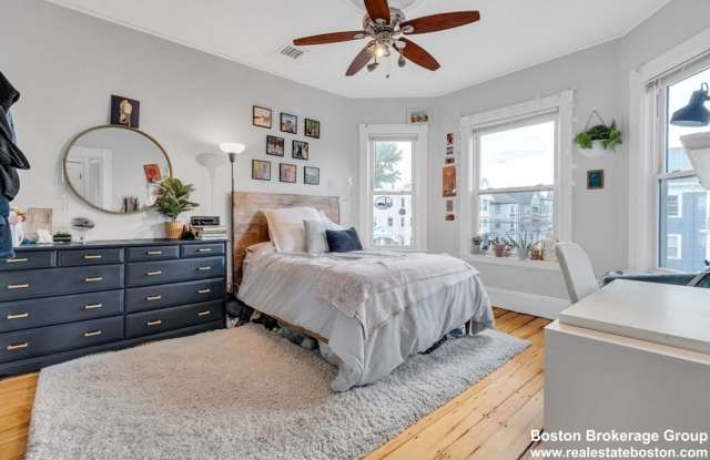 Get $1000 upon closing with monthly promo!  Spacious, Luxury Apartment with Huge Sunlit rooms near NEU! Gallery 3
