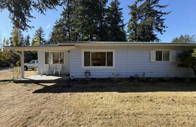 Spacious Southwest Portland 2 Bedroom Home with Hardwood Floors, Decorative Fireplace, Attached 2-Car Garage & Large Backyard Gallery 3