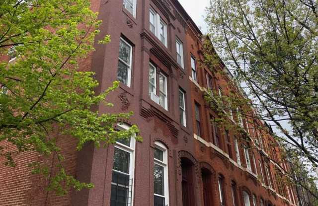 1800 Bolton Street Gallery 3