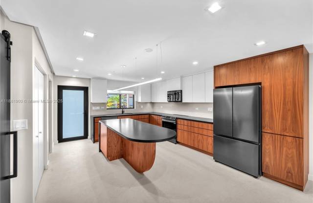 2211 NE 122nd St photos photos