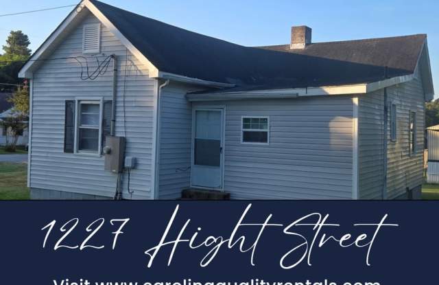 2 Bedroom/1 Bath House In Town Gallery 3