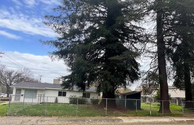 Conveniently Located Home with Attached Studio! - 2108 Park Marina Drive, Redding, CA 96001