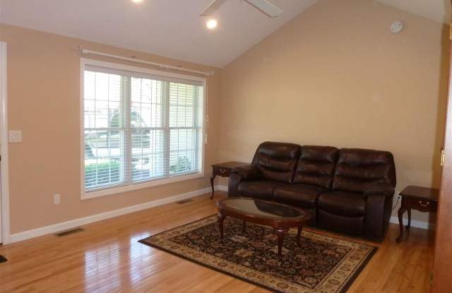8 Lexington Court Gallery 3