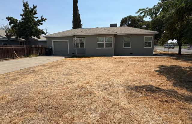 NW Visalia corner lot home available now! - 1033 West Houston Avenue, Visalia, CA 93291