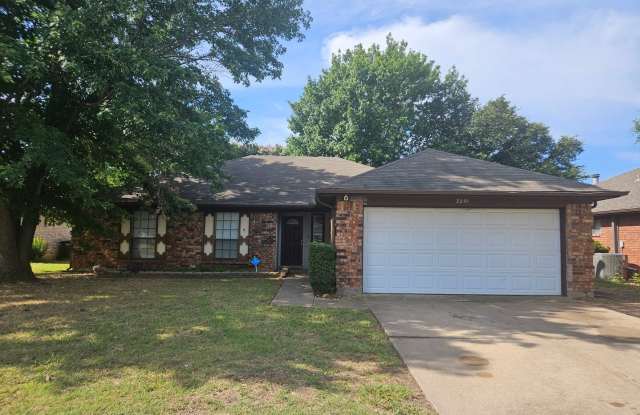 Nice Single Story 4 Bedroom Home in Crowley ISD - 3201 Fairmeadows Lane, Fort Worth, TX 76123