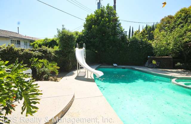 19714 Stagg Street Gallery 2