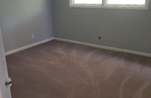 5 bedroom 3 bath in Town Acres Subdivision Gallery 3