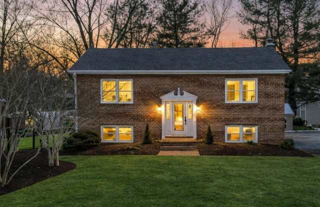 110 ELAINE Drive photos photos