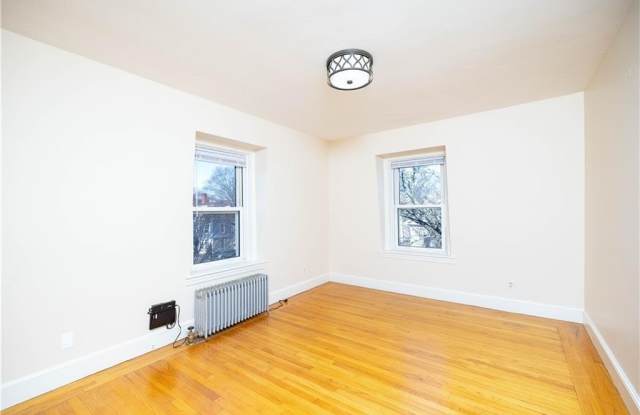 322 Broadway unit: 6 photos photos