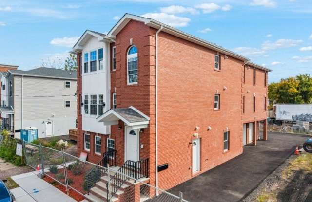 24 Garibaldi Ave Gallery 2