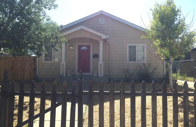 3/2 Duplex with fenced yard and private courtyard photos photos