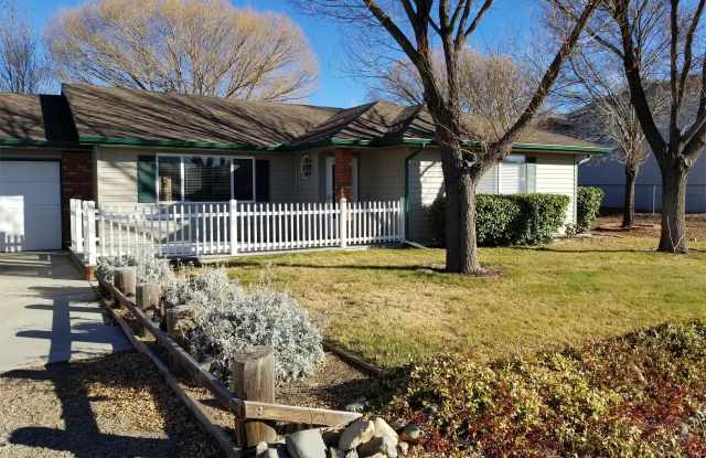 5725 North Pawnee Drive Gallery 3