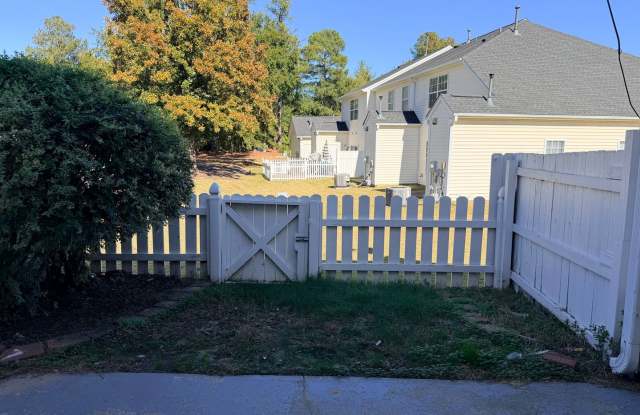 Spacious 3 Bed / 3 Bath Townhome in Northeast Raleigh – Washer & Dryer Included Gallery 3