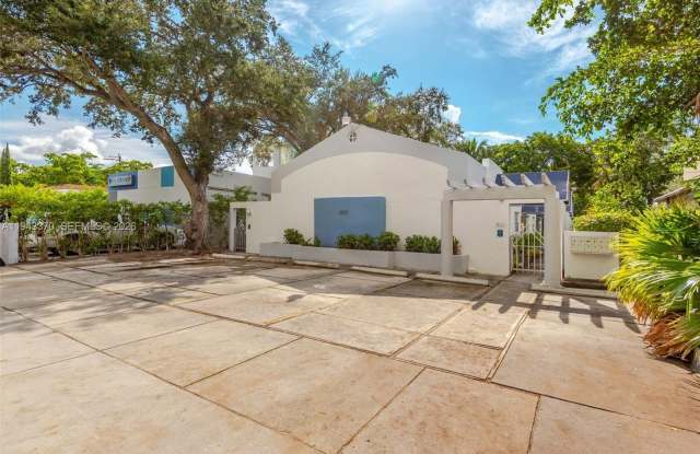 2825 SW 3rd Ave photos photos