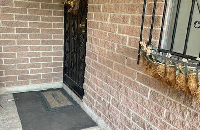 Lovely 2 Bedroom and 2 Bathroom Condo w/ Den! *SPECIAL OFFER 2 Weeks Free Rent* photos photos Lovely 2 Bedroom and 2 Bathroom Condo w/ Den! *SPECIAL OFFER 2 Weeks Free Rent* photos photos