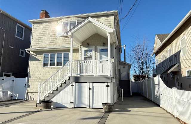 32 Suffolk Road unit: 2 photos photos