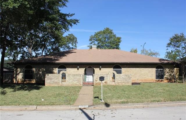 1839 E Cedar Elm Drive - 1839 East Cedar Elm Drive, Arlington, TX 76012