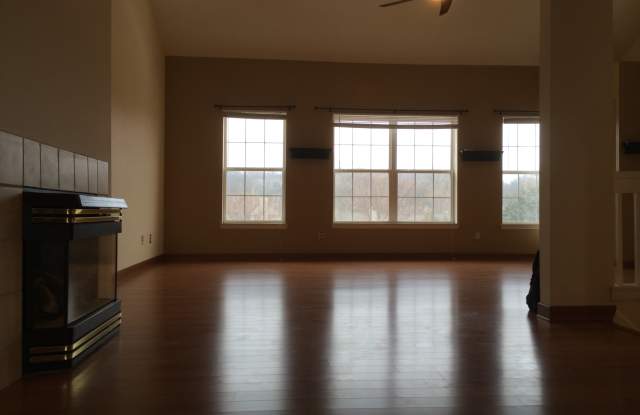 1926 Lindsay Lane Gallery 3