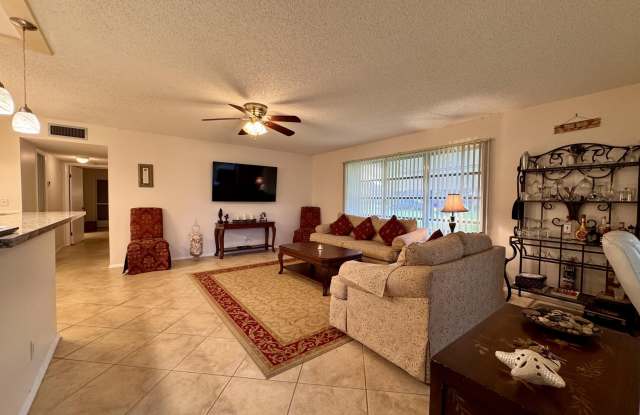 1252 Club Drive W Gallery 4