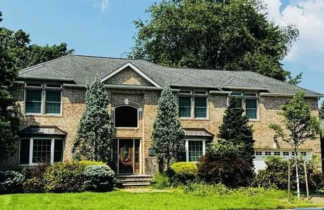 667 Beverwyck Place photos photos