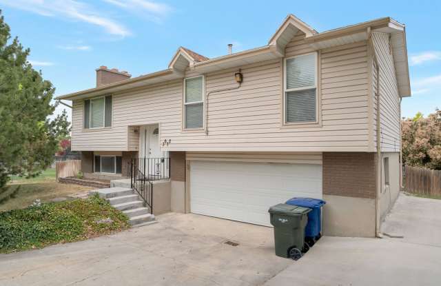 3672 W Clermont Dr photos photos