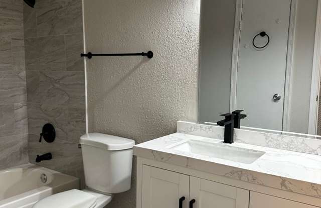 Spacious 2BR Condo in Prime Coral Springs Location Gallery 4