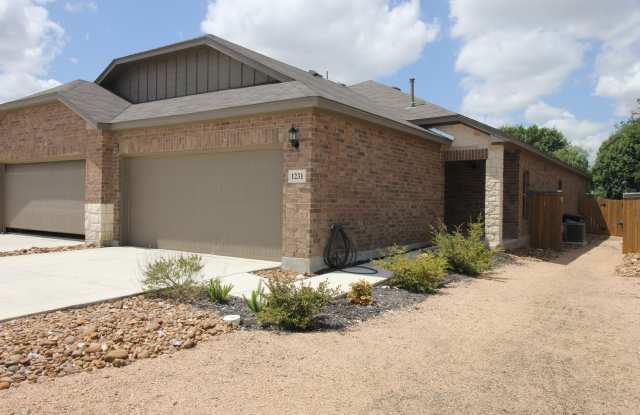1 Month Free Rent ** Walk to Historic Gruene / Fridge / Gas Cooking / Fenced in yard / CISD photos photos