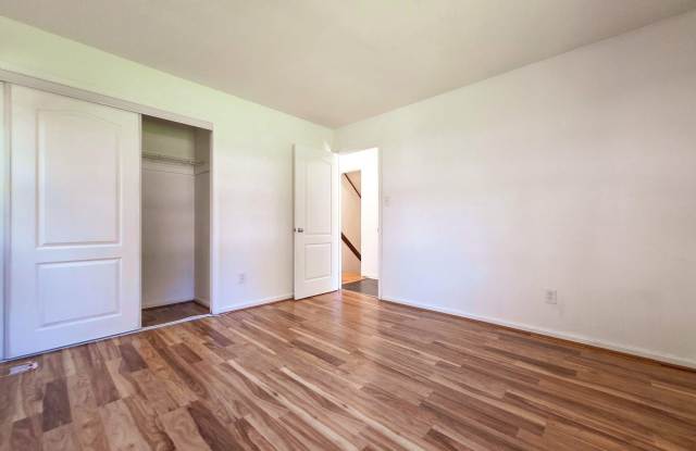 4221 N VALIANT Court Gallery 3
