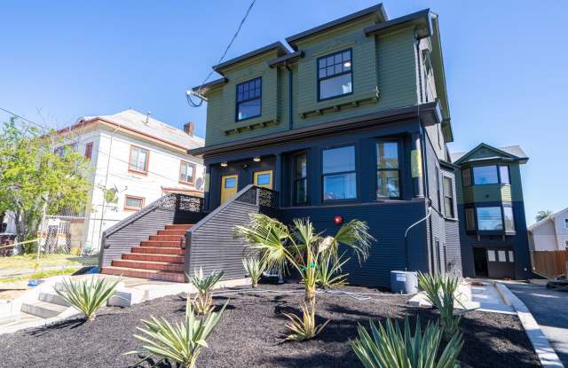 Viewing Schedule: Please call Shami at (415) 225-2543 to schedule a viewing. photos photos