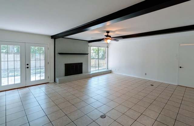 4616 Commanche Trail Gallery 3