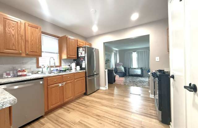 4 Bedroom Single Family Home with 2.5 car garage photos photos
